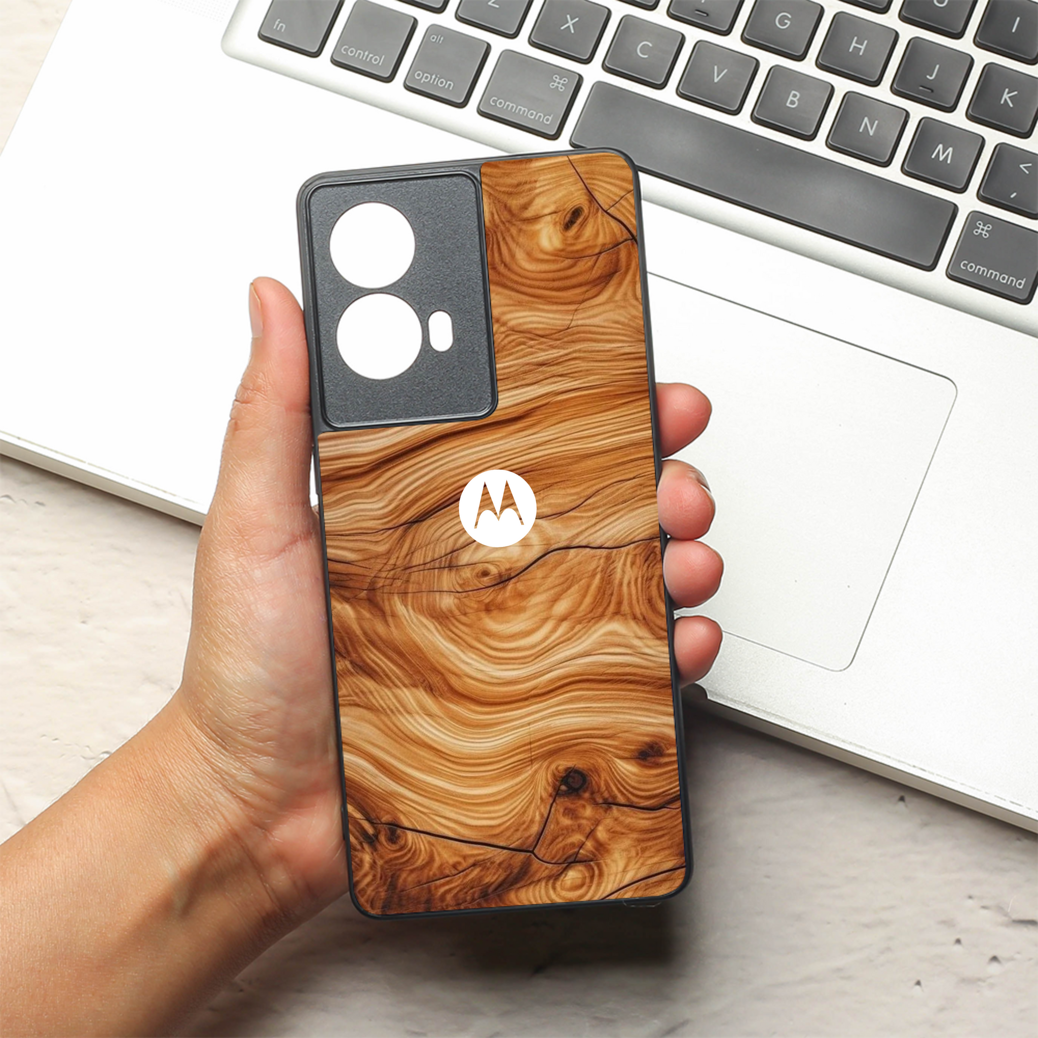 Classic Wood Essence metal back case for Moto G85