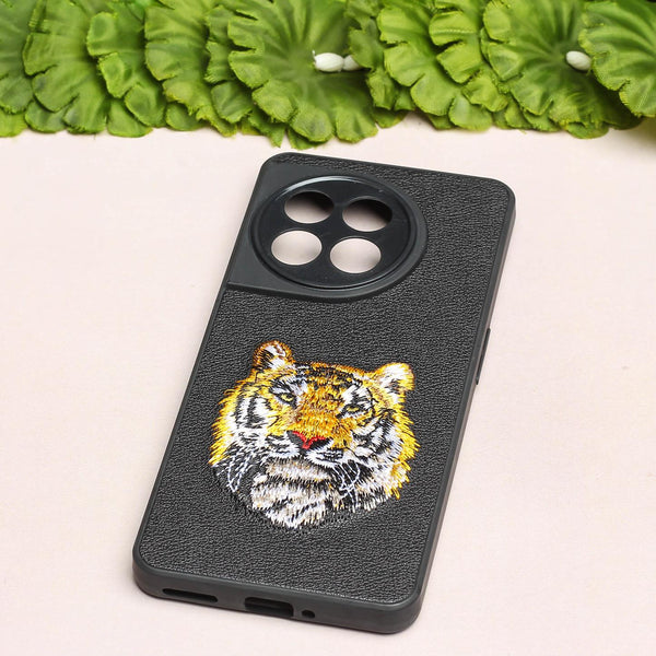 Black Leather Yellow Lion Camera Ornamented for Oneplus 11R - The Hatke