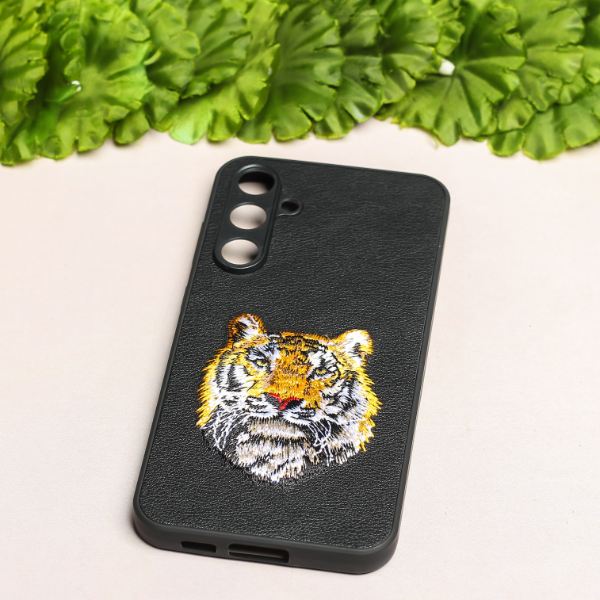 Black Leather Yellow Lion Camera Ornamented for Samsung S23 FE - The Hatke
