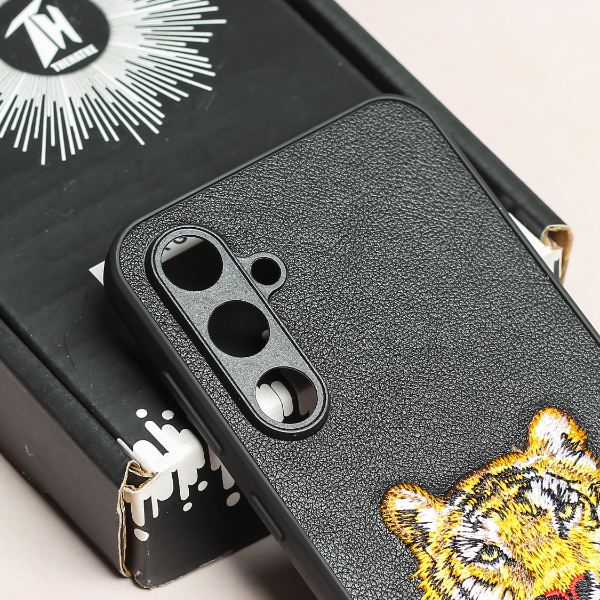 Black Leather Yellow Lion Camera Ornamented for Samsung S23 FE - The Hatke