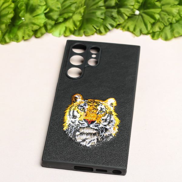 Black Leather Yellow Lion Camera Ornamented for Samsung S23 Ultra - The Hatke