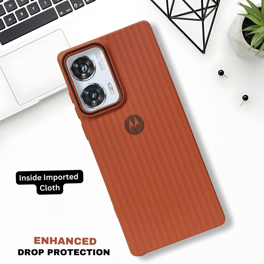 SleekLine Brown Silicone Case for Motorola G85