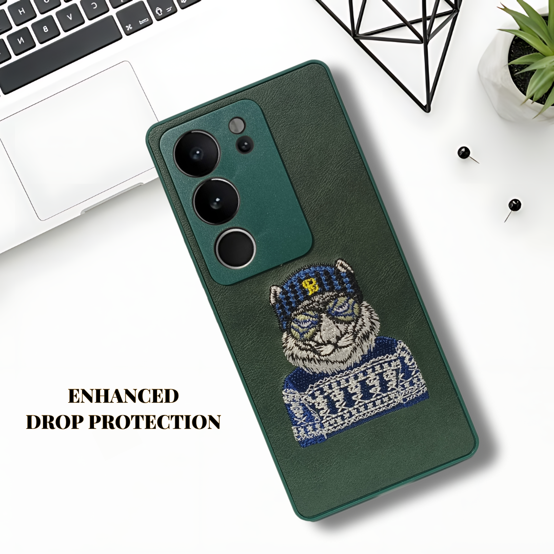 Green Leather Blue Sweater Lion Camera Ornamented for Vivo V29