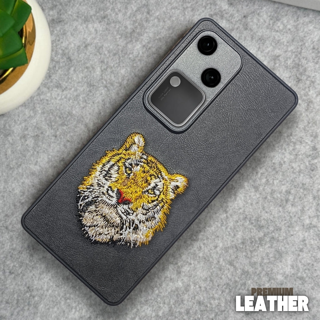Black Leather Yellow Lion Camera Ornamented for Vivo V30